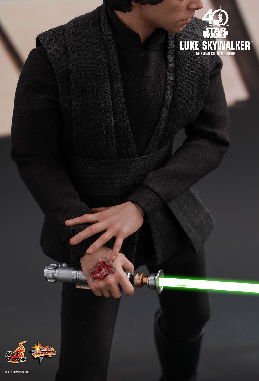 Luke Skywalker - Jedi Knight  Sixth Scale Figure by Hot Toys Movie Masterpiece Series 